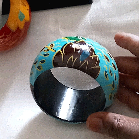 Women's wooden braclets - Picture 2 of 4